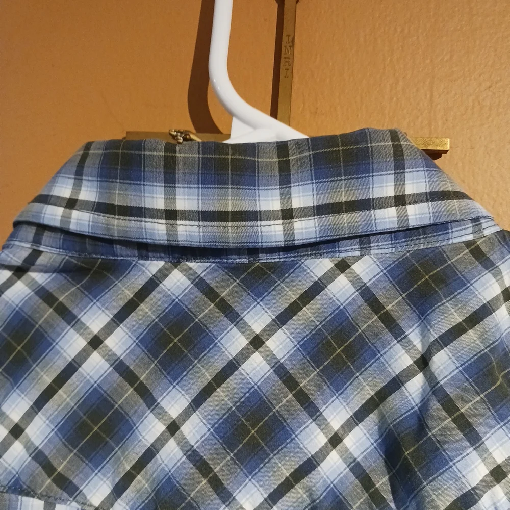 Banana Republic Men's Pearl Snap Blue Plaid Button-down Shirt, Pockets. Size M